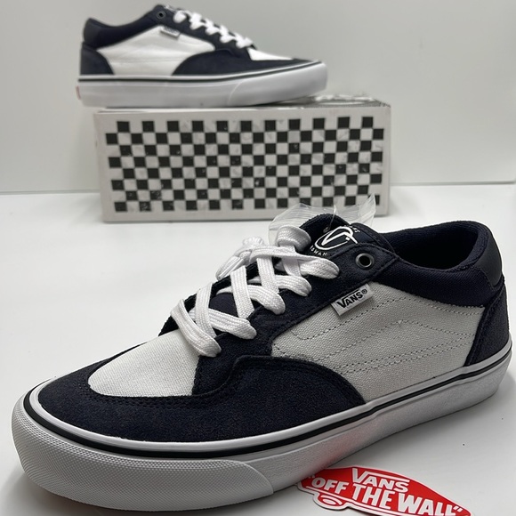 Vans Men’s Rowan
Dark Navy/White
VN0A5JICCZP
Sneakers - Picture 15 of 16